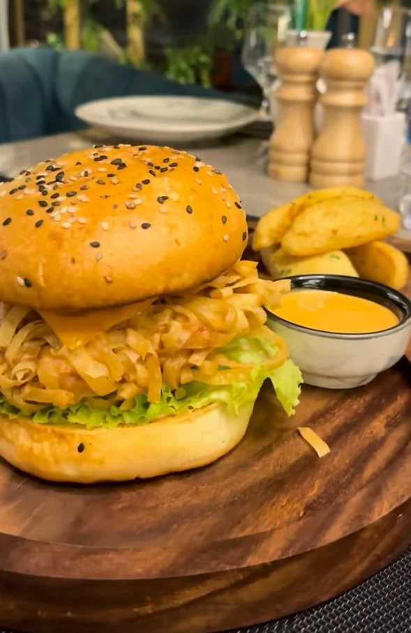 IL Gusto Crunch Burger